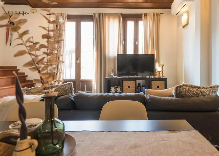 La Contessina, Junto A La Catedral